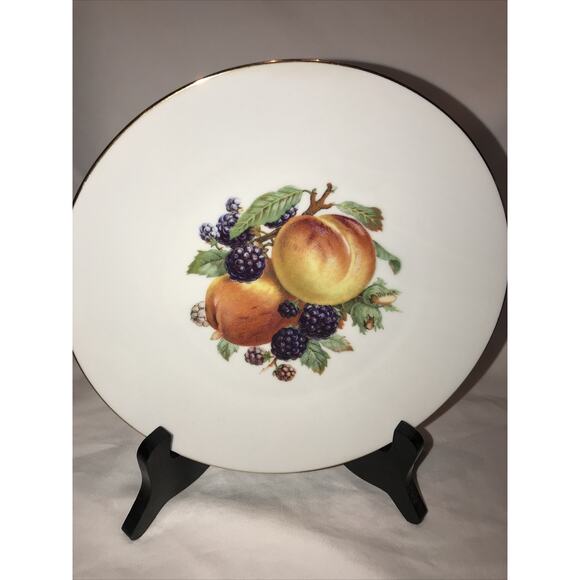 5 - Bareuther Waldsassen 7 7/8" Salad Plates Fruit/Gold Trim 131 Bavaria Germany - Picture 6 of 8
